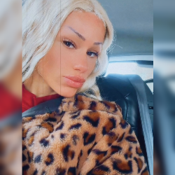 Single Arab woman in New York, NY, United States