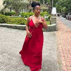 Single Arab woman in Krabi Yai, Mueang Krabi District, Thailand