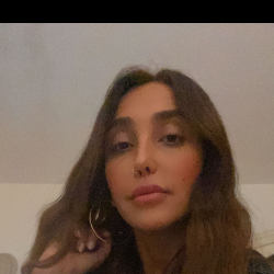 Single Arab woman in Dubai, United Arab Emirates, United Arab Emirates