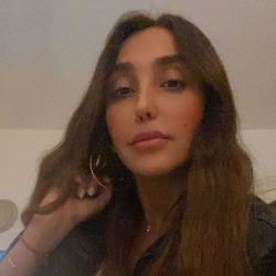 Single Arab woman in Dubai, United Arab Emirates, United Arab Emirates