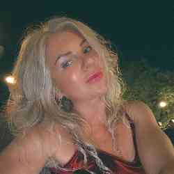 Single Arab woman in Dubai, Дубай, United Arab Emirates