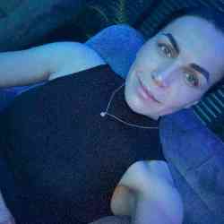 Single Arab woman in Warsaw, Польща, Poland