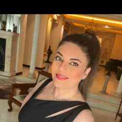 Single Arab woman in McLean, VA, United States