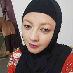 Single Arab woman in Bogotá, Colombia, Colombia