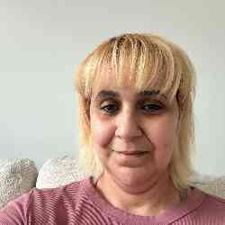 Single Arab woman in Wayland, Massachusetts, United States