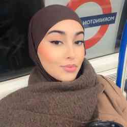 Single Arab woman in London, UK, United Kingdom