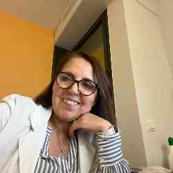 Single Arab woman in Paris, France, France