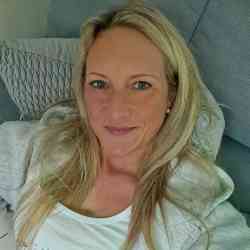 Single Arab woman in ابها, Aseer Province, Saudi Arabia