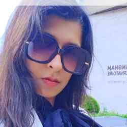 Single Arab woman in London, UK, United Kingdom