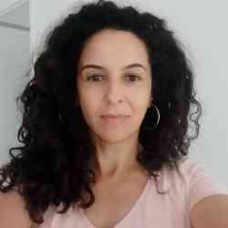 Single Arab woman in Paris, France, France