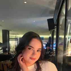 Single Arab woman in London, UK, United Kingdom