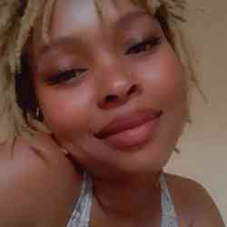 Single Arab woman in Johannesburg, South Africa, South Africa