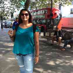 Single Arab woman in London, UK, United Kingdom