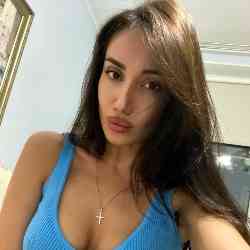 Single Arab woman in Los Angeles, CA, United States