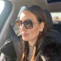 Single Arab woman in Montréal, QC, Canada