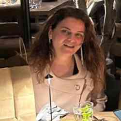 Single Arab woman in Austin, TX, United States