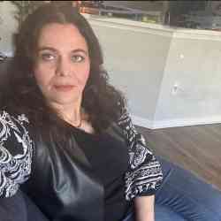 Single Arab woman in Austin, TX, United States