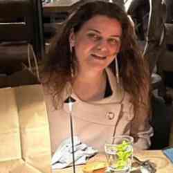 Single Arab woman in Austin, TX, United States