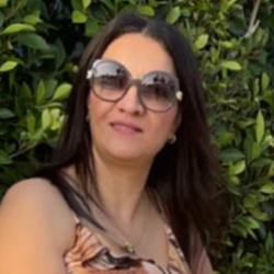 Single Arab woman in Los Angeles, CA, United States