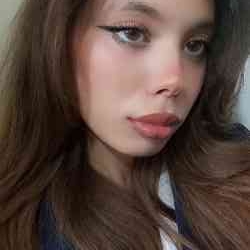 Single Arab woman in Alicante, Spain, Spain