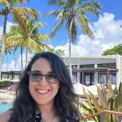 Single Arab woman in Chicago, IL, United States