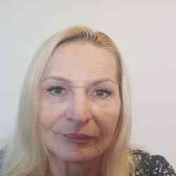 Single Arab woman in Prague, Česko, Czech Republic