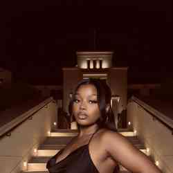 Single Arab woman in Dubai, United Arab Emirates, United Arab Emirates