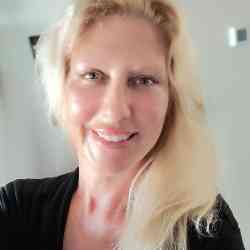 Single Arab woman in Vero Beach, FL, United States