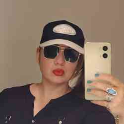 Single Arab woman in Albuquerque, NM, United States