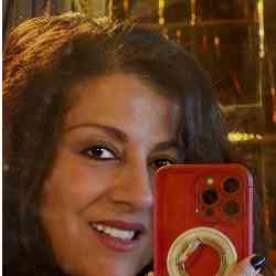 Single Arab woman in Chicago, IL, United States