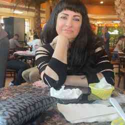 Single Arab woman in Dearborn, MI, United States
