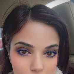 Single Arab woman in Dearborn, Michigan, United States