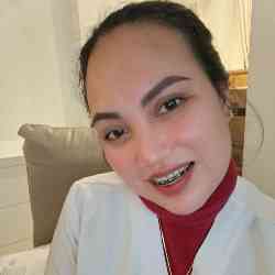 Single Arab woman in Dubai, United Arab Emirates, United Arab Emirates