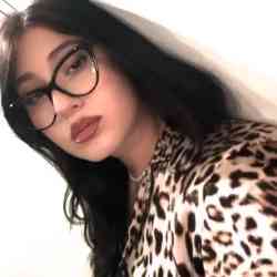 Single Arab woman in Iași, România, Romania