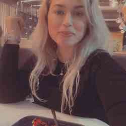 Single Arab woman in Chicago, IL, United States