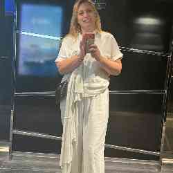 Single Arab woman in Chicago, IL, United States