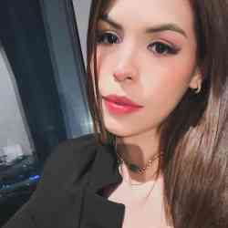 Single Arab woman in Dubai, Dubai, United Arab Emirates