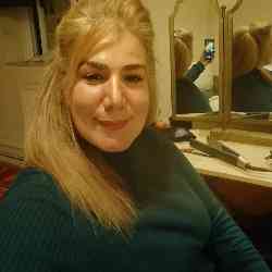 Single Arab woman in London, UK, United Kingdom
