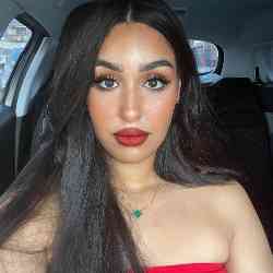 Single Arab woman in Toulouse, France, France