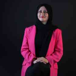 Single Arab woman in Clay Cross, England, United Kingdom