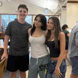 Single Arab woman in New York, NY, United States