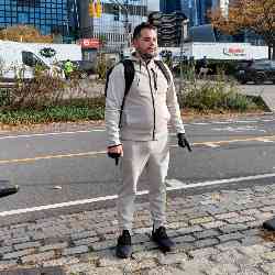 Single Arab man in New York, نيويورك, United States