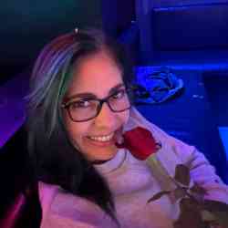 Single Arab woman in Los Angeles, CA, United States