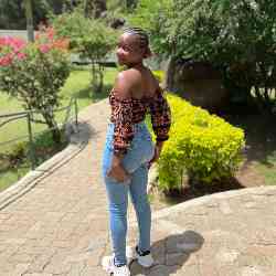 Single Arab woman in Nairobi, Kenya, Kenya