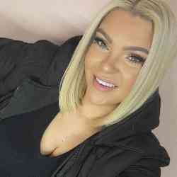 Single Arab woman in Porto, Portugal, Portugal