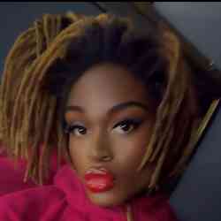 Single Arab woman in Chicago, IL, United States