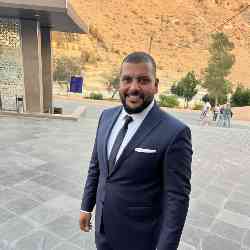 Single Arab man in Petra, الأردن, Jordan