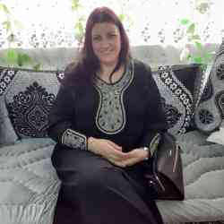 Single Arab woman in London, UK, United Kingdom