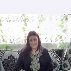 Single Arab woman in London, UK, United Kingdom