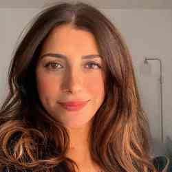 Single Arab woman in Courbevoie, France, France